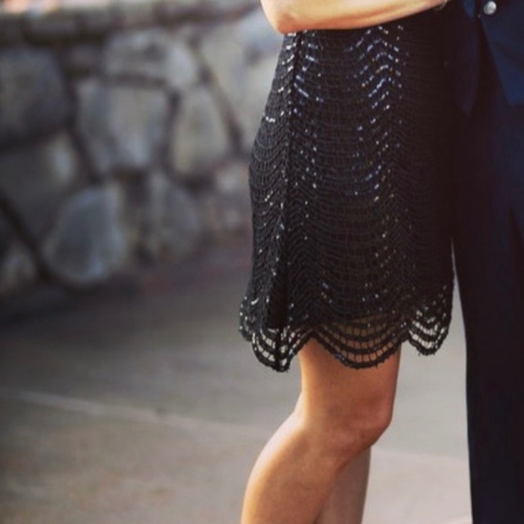 Little black sequin cocktail dress with partial open zipper back size medium - Picture 4 of 5